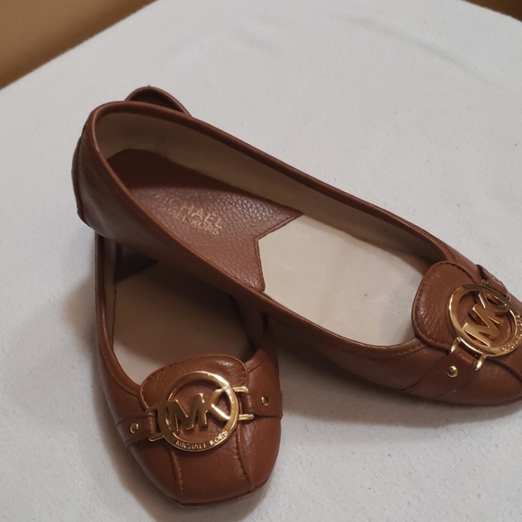 MICHAEL Michael Kors Flat - Picture 2 of 8